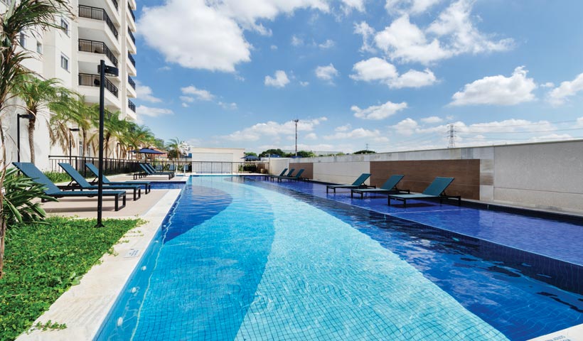 FOTO DA PISCINA DE 25 M COM ILUMINAÇÃO EM LED