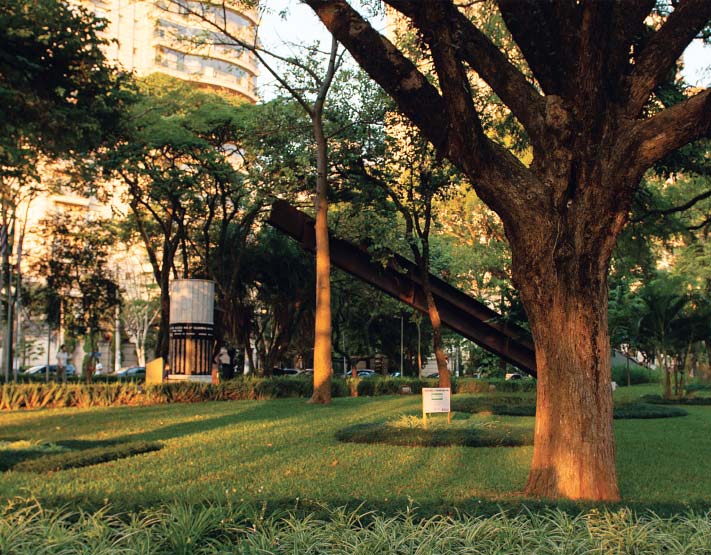 UM LUGAR QUE TOCA<br>O INALCANÇÁVEL.